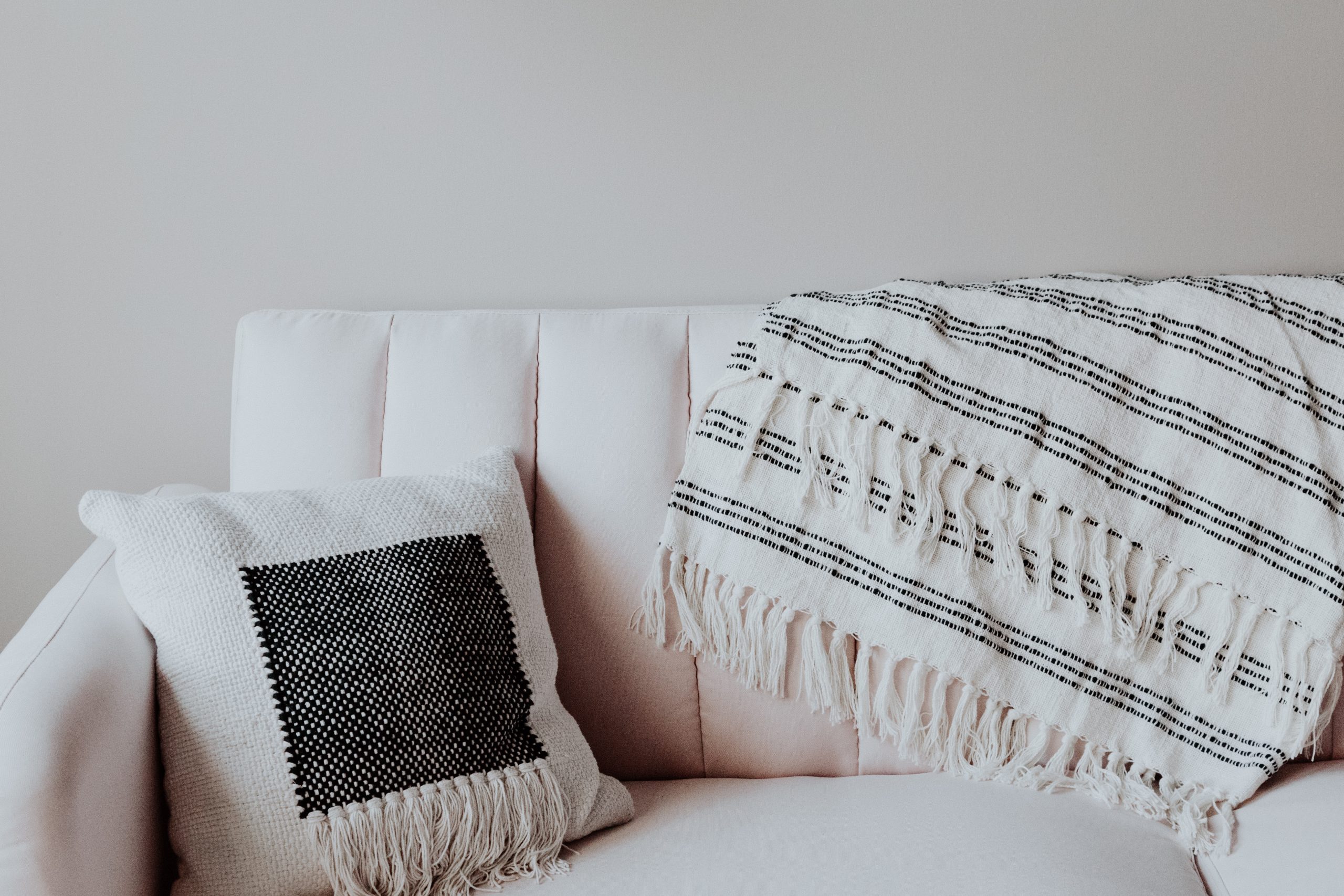 7 Amazing Throw Blanket Ideas for Any Room