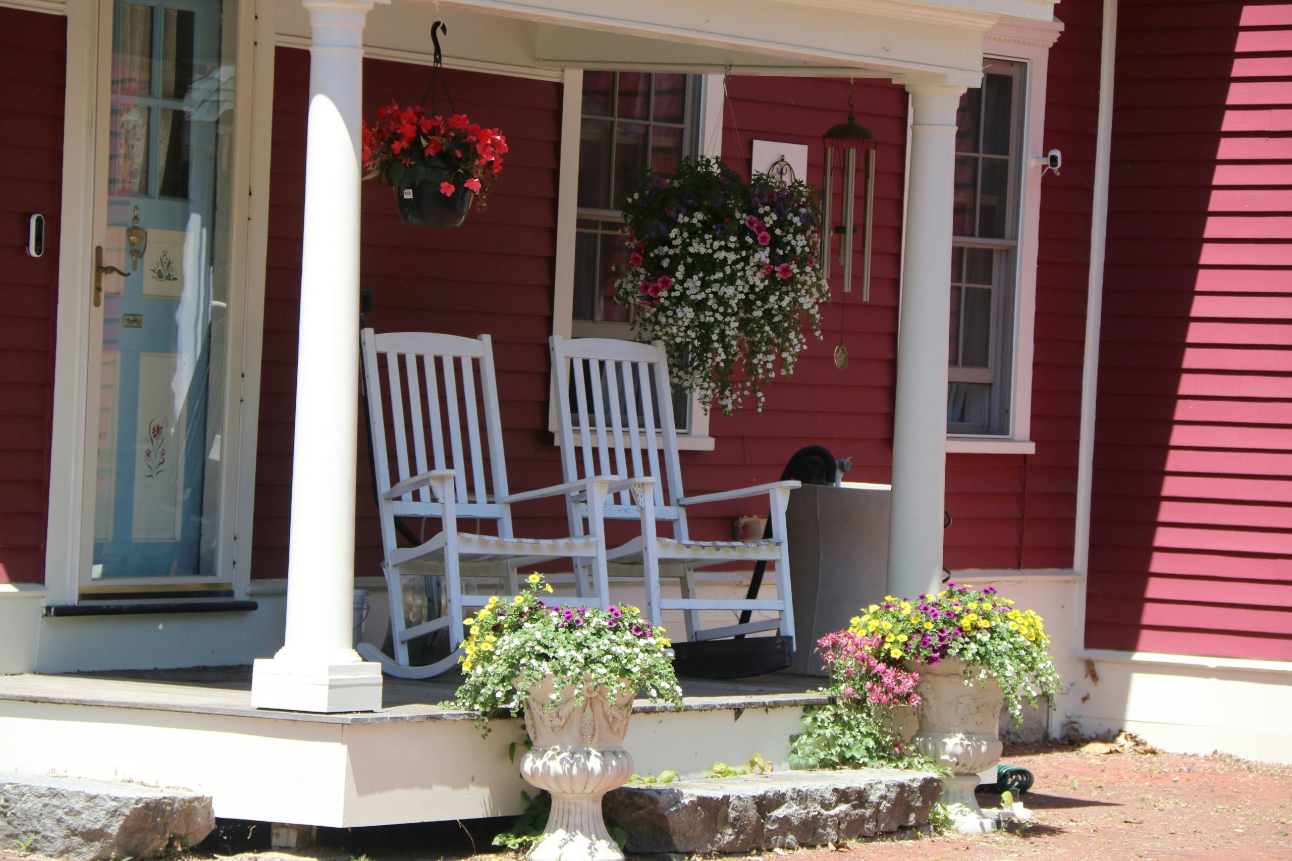 How to Decorate a Front Porch for Spring? How to Decorate a Front Porch for Spring?