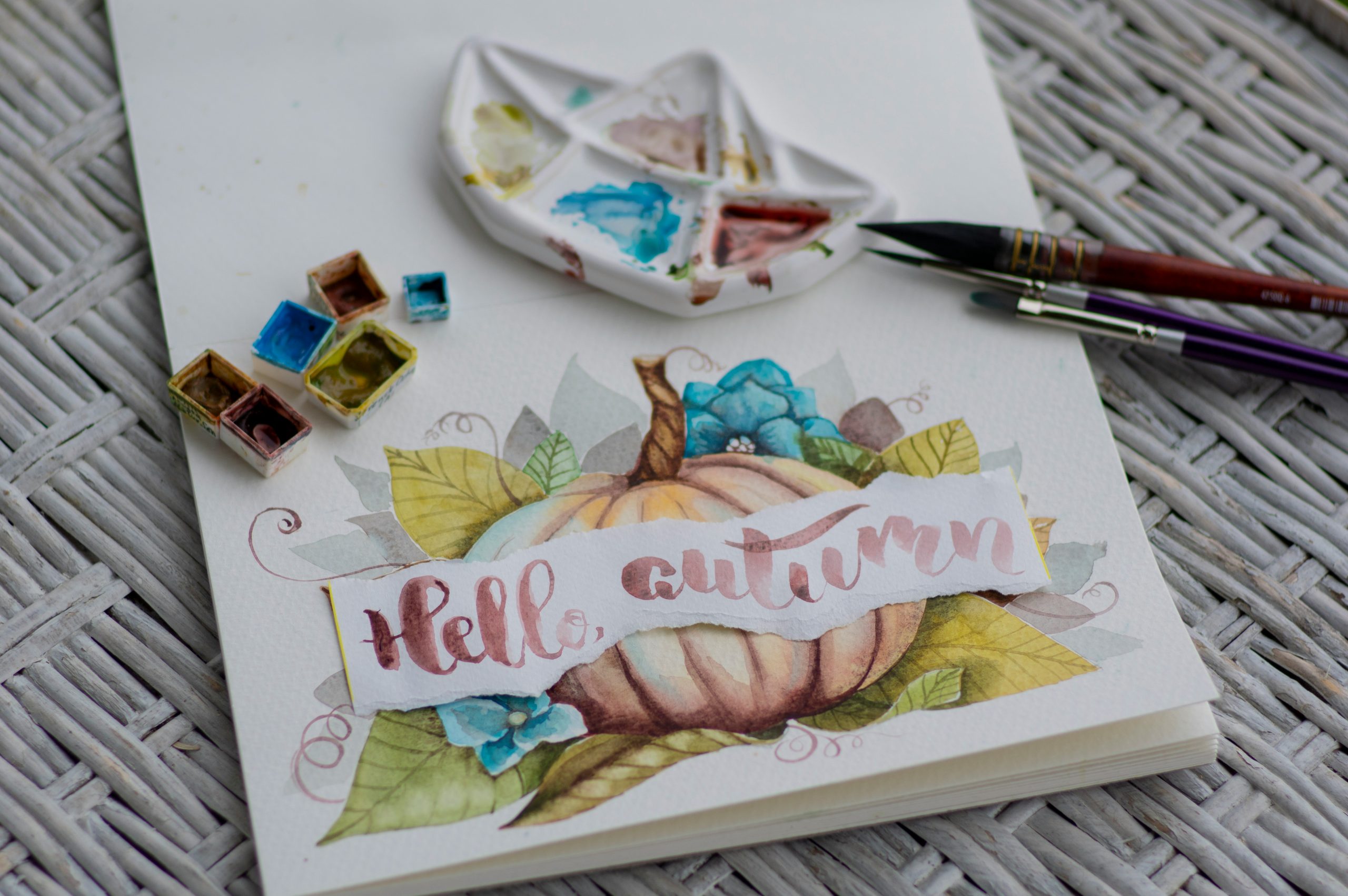 30 September junk journal ideas for autumn inspiration, including cosy collage pages, journal prompts, memory keeping, seasonal crafts, pockets, ephemera and creative page ideas.